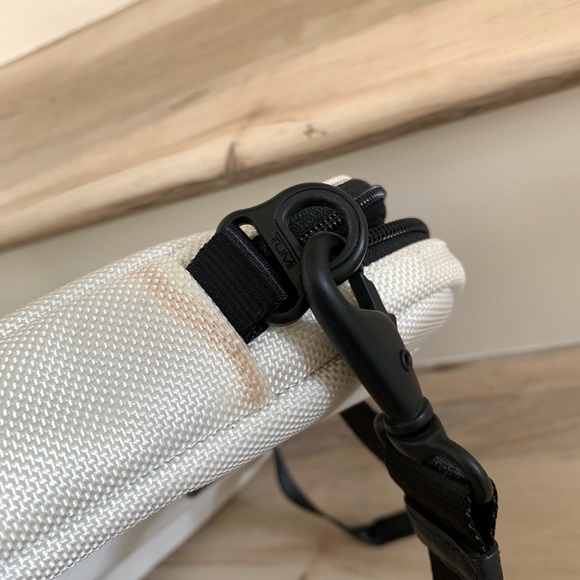 TUMI LAPTOP TABLET CROSSBODY CARRY BAG - Picture 8 of 8